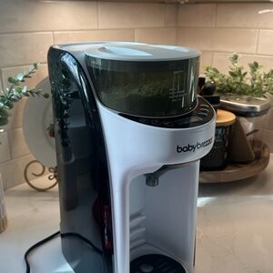 Baby Brezza Black and White Formula Dispenser
